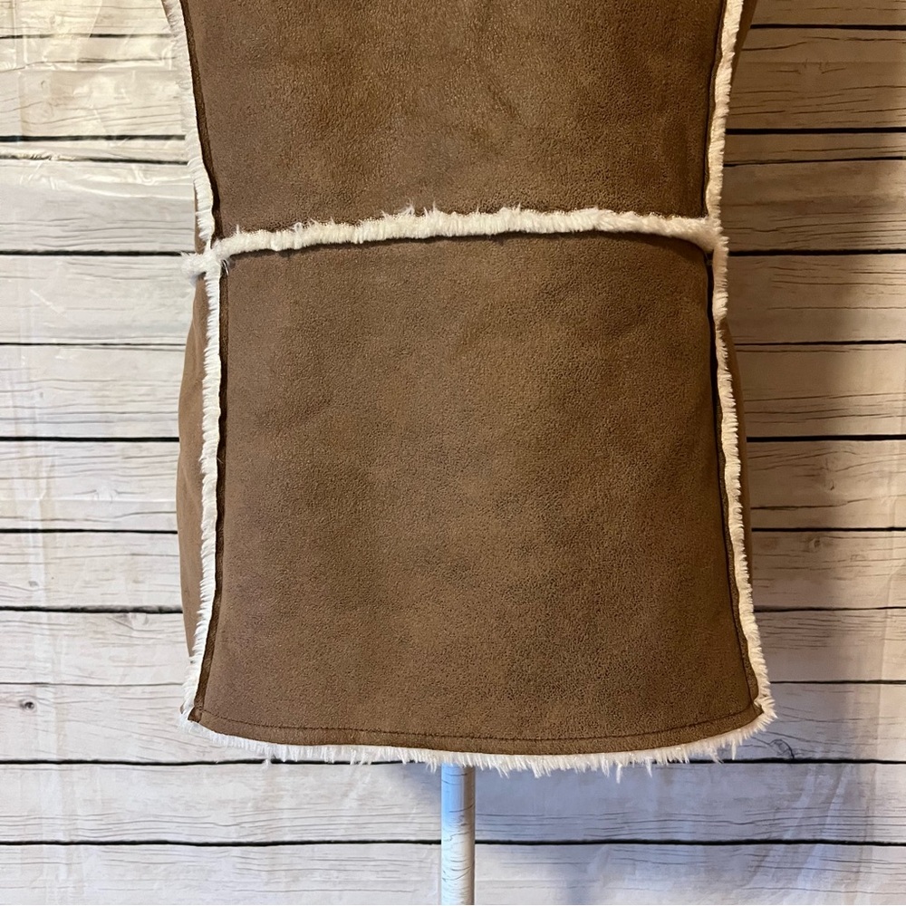 Jones New York Brown and Cream Faux Fur Vest - Picture 6 of 12